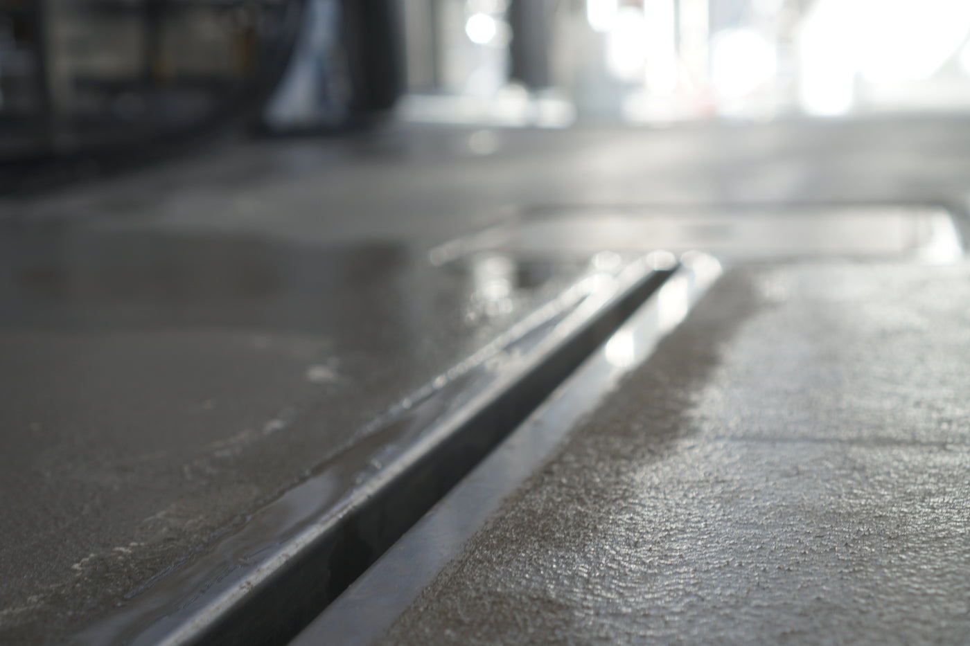 6000 series slot drain close up